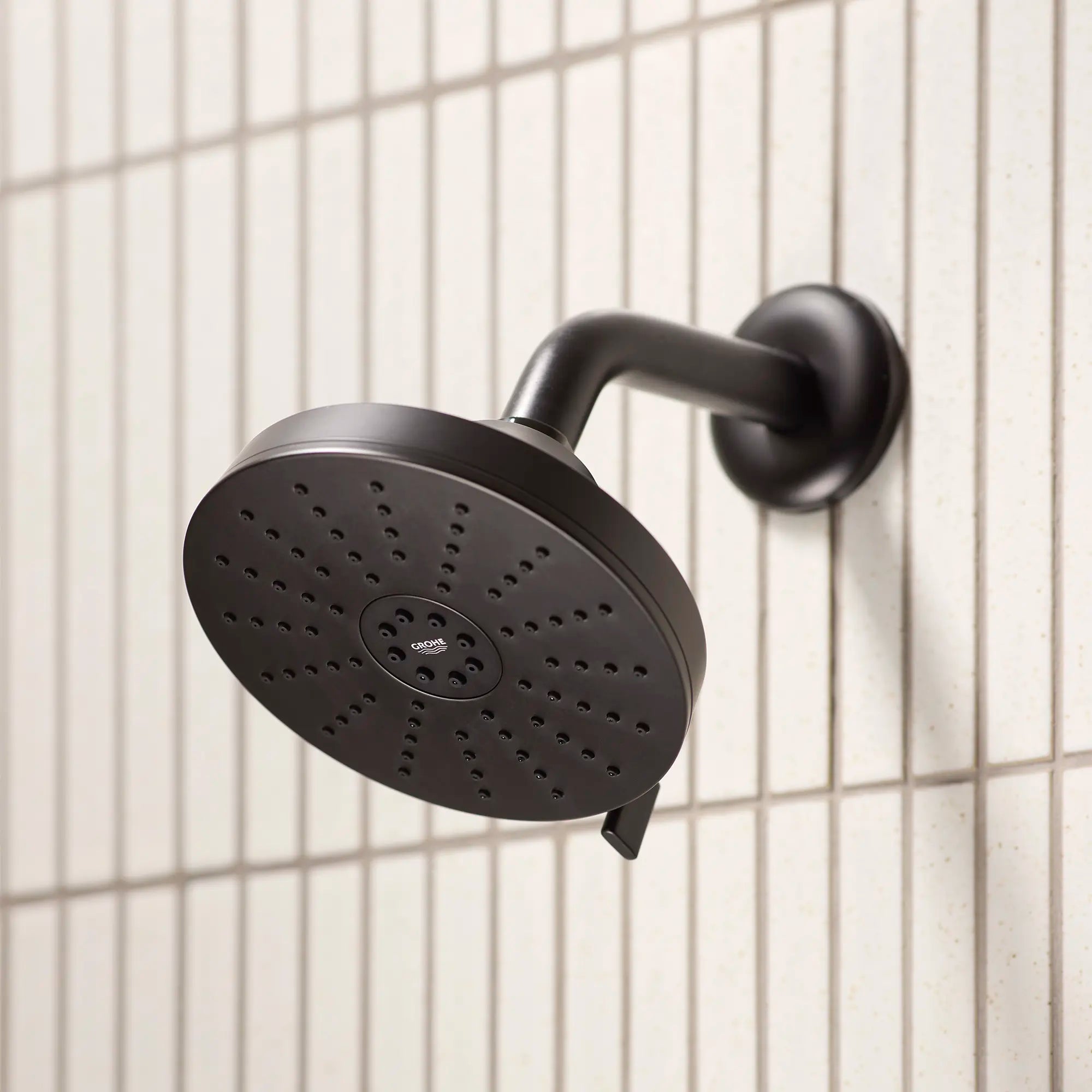 Euphoria 140 with AquaBooster Round Multi Spray Shower Head 1.75 GPM (6.6L/min) // MATTE BLACK // 278918_Aqua_Booster_EnvironmentCloseUp_1117162430_0001_November2025_0_CDNwebp.webp