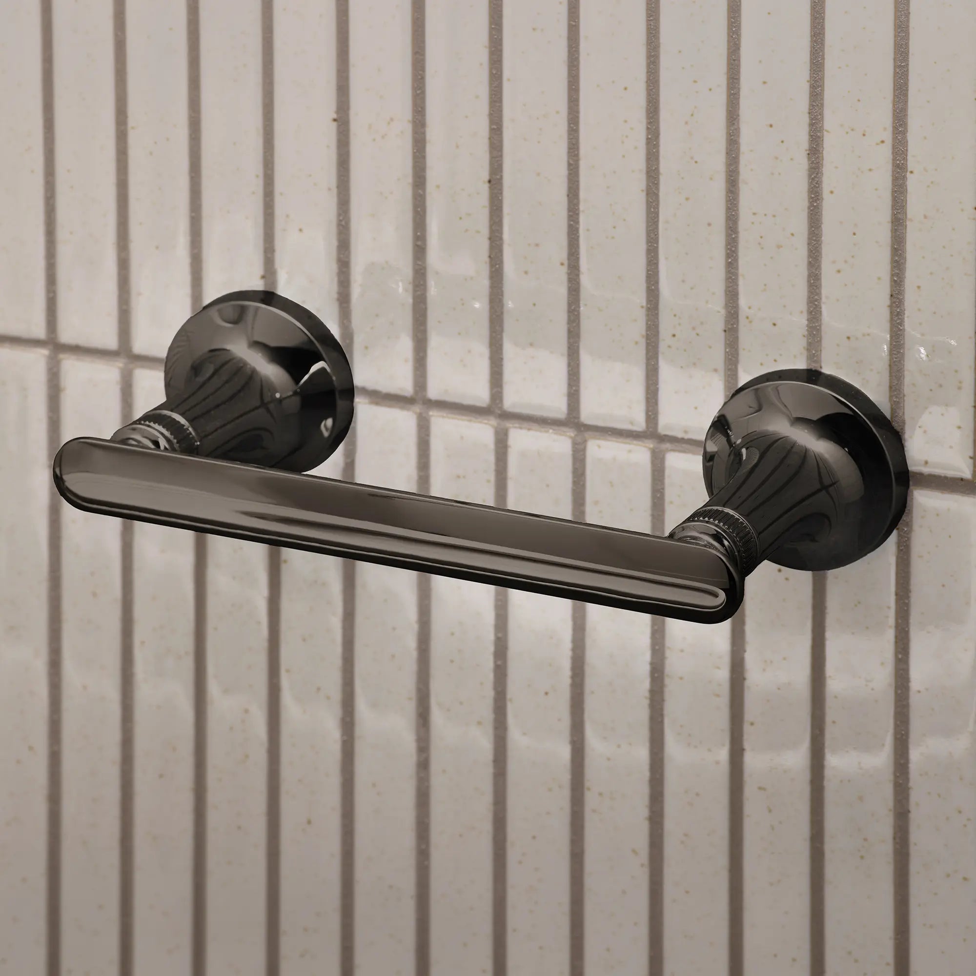 Listra Paper Holder // HARD GRAPHITE // 282570_Listra_EnvironmentCloseUp_106239A000_0001_JANUARY2026_1_CDNwebp.webp