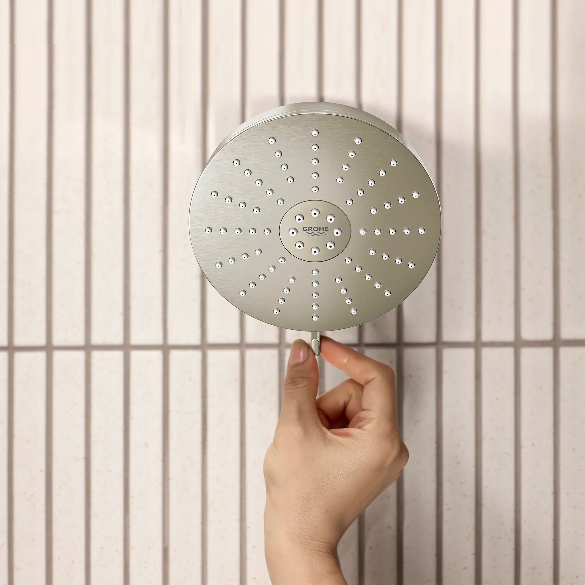 Euphoria 140 with AquaBooster Round Multi Spray Shower Head 1.75 GPM (6.6L/min) // BRUSHED NICKEL INFINITYFINISH // 287531_Aqua_Booster_Lifestyle_111716EN00_0001_MARCH2026_0_CDNwebp.webp