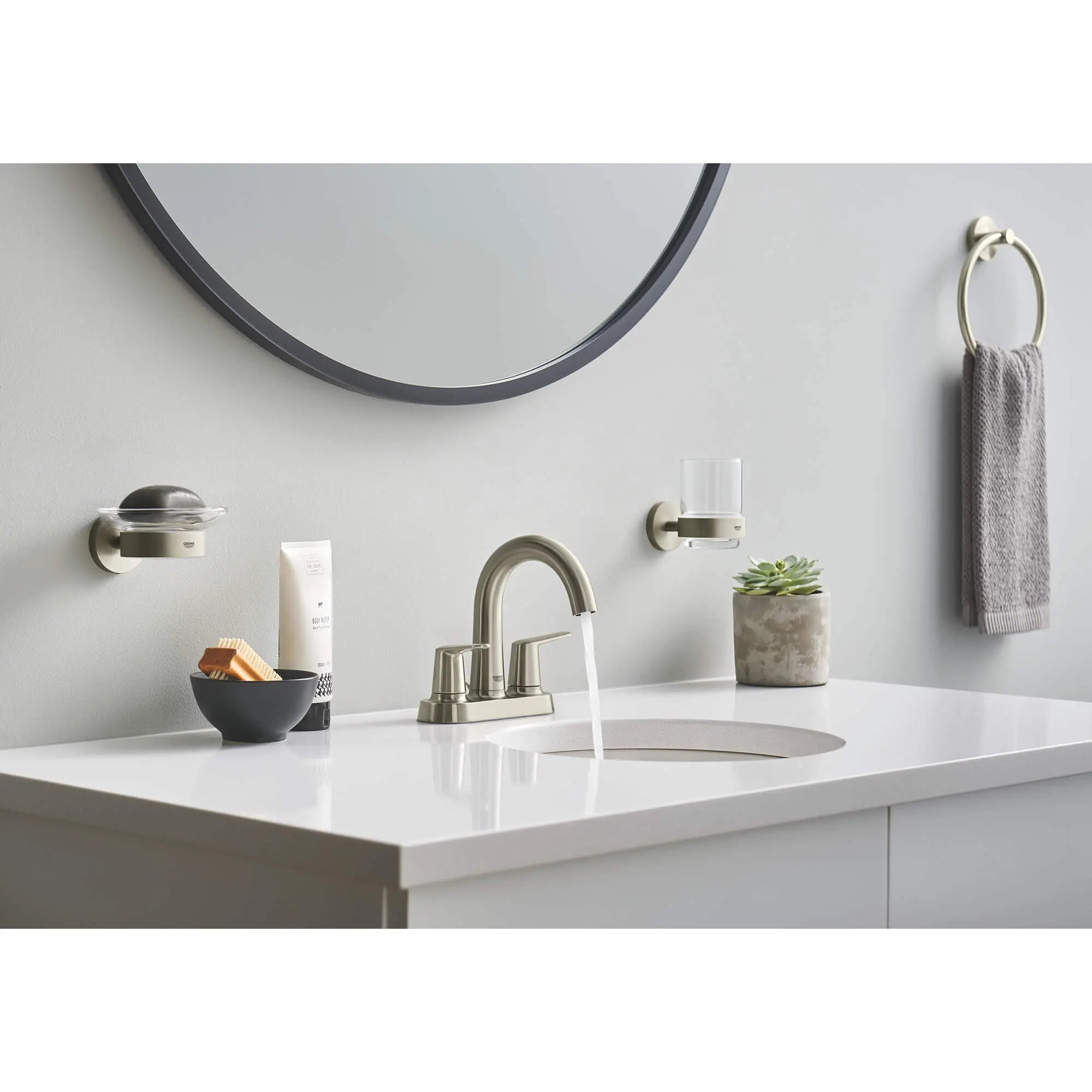Veletto 2-handle 4" Centerset Bathroom Faucet, 1.2 GPM (4.5 L/min) // BRUSHED NICKEL INFINITYFINISH // 596_20582en0-2-handle-4-inch-centerset-bathroom-faucet-enviro-1_0_CDNwebp.webp