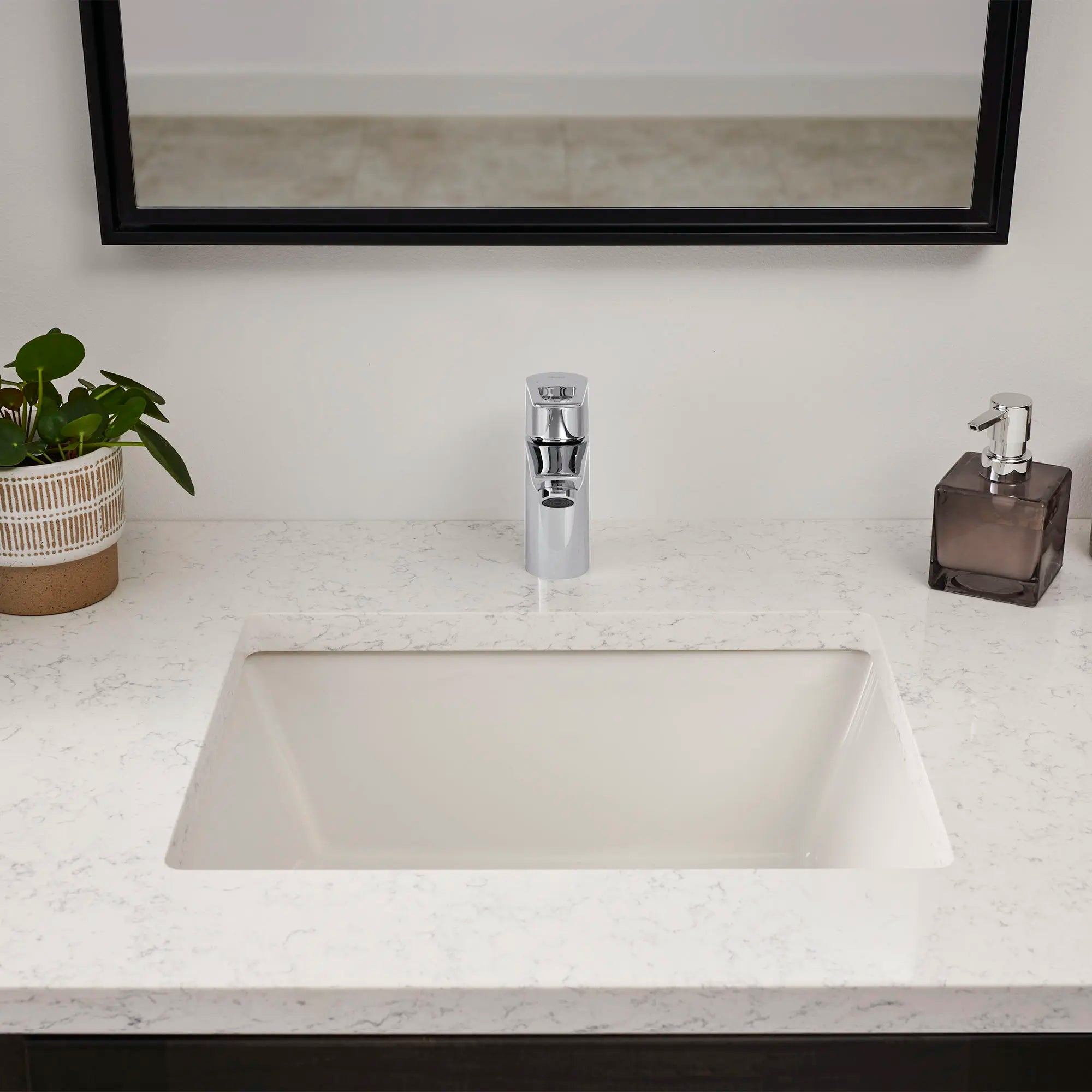 Single Hole Single-Handle S-Size Bathroom Faucet, 1.2 GPM (4.5 L/min) Less Drain // GROHE STARLIGHT CHROME // 70084_B-23084001_CDNwebp.webp