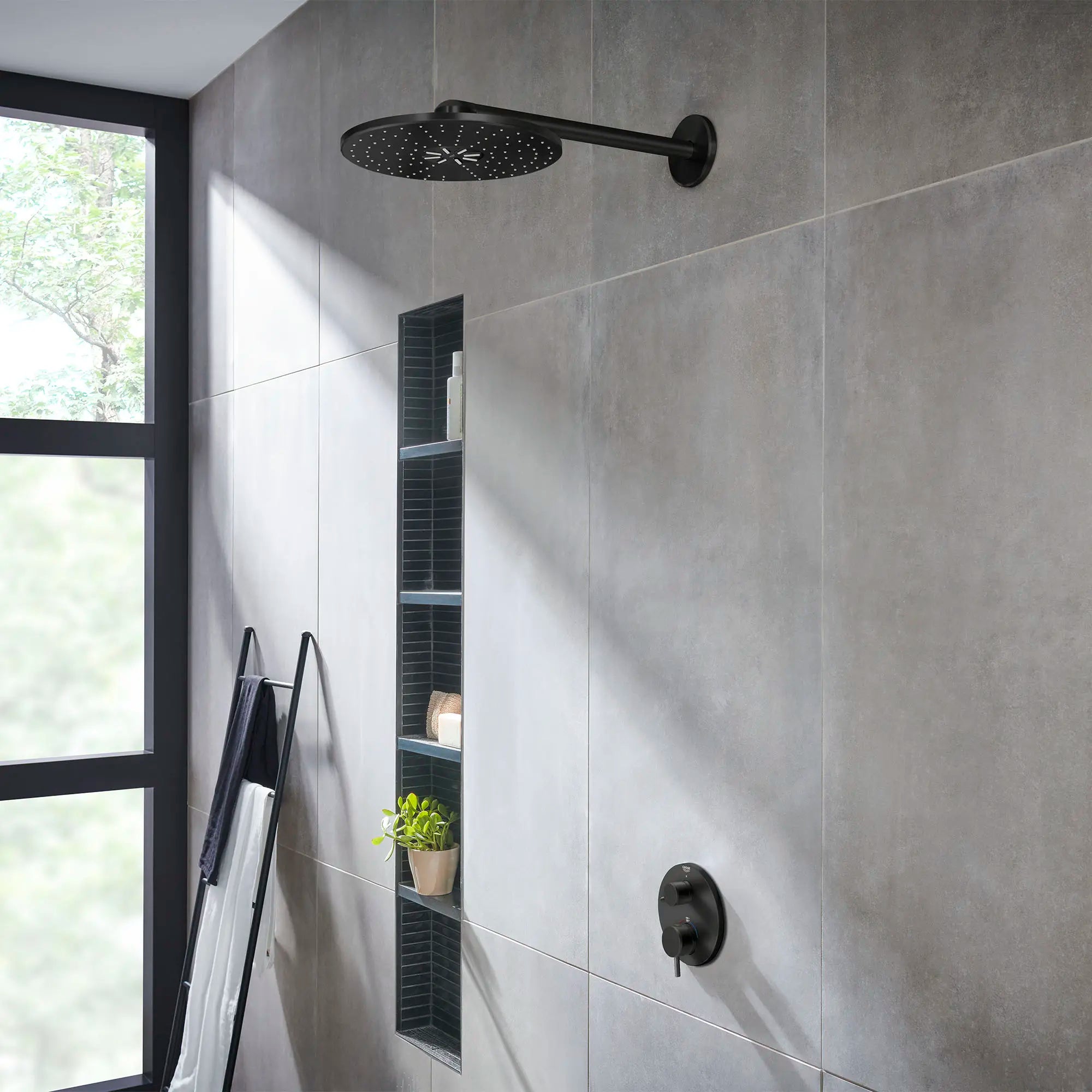 310 Mono Shower Head, 12" - 1 Spray, 1.75 GPM (6.6 L/min) // MATTE BLACK // 70413_B-241072430_265692430_285402430_0_CDNwebp.webp