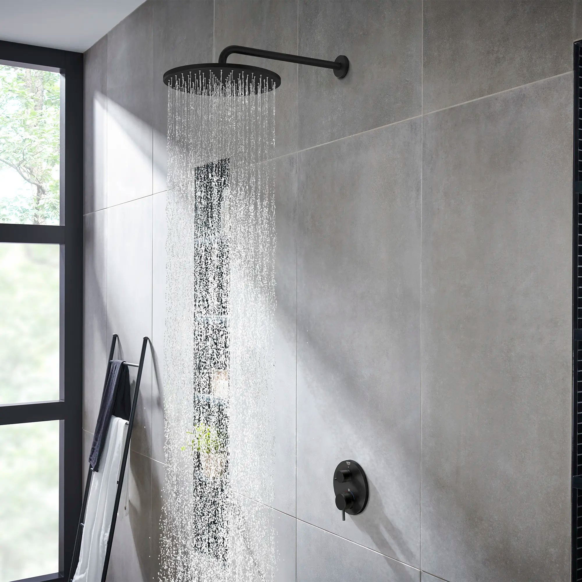 310 Mono Shower Head, 12" - 1 Spray, 6.6 L/min (1.75 gpm) // MATTE BLACK // 70419_B-241072430_265692430_285402430_1_0_CDNwebp.webp