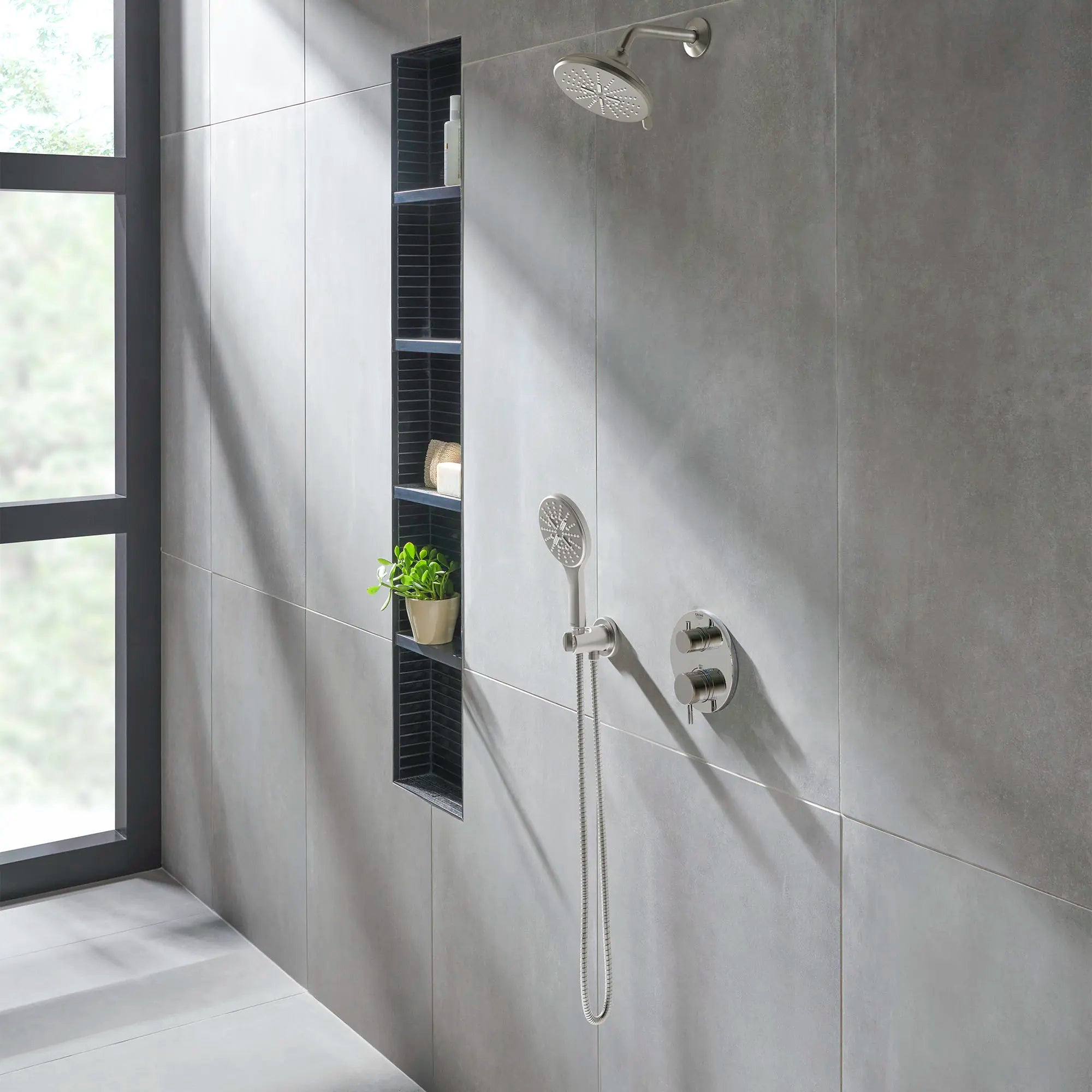 Hand Shower - 3 Sprays, 1.75 GPM (6.6 L/min) // BRUSHED NICKEL INFINITYFINISH // 70427_B-24151EN3_26545EN0_28629EN0_28417EN0_26789EN0_27412EN0_CDNwebp.webp