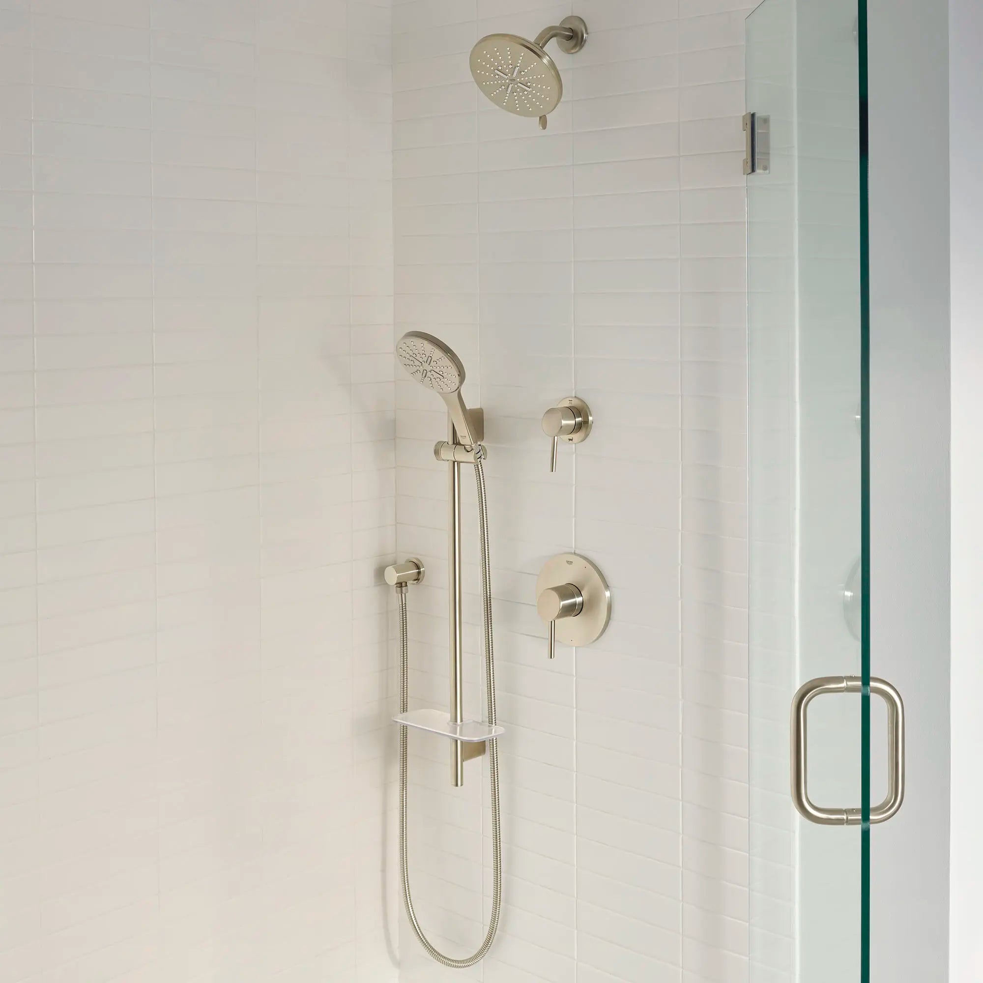 100 Hand Shower - 2 Sprays, 6.6 L/min (1.75 gpm) // BRUSHED NICKEL INFINITYFINISH // 70680_B-26043EN1_26046EN2_27414EN0_CDNwebp.webp