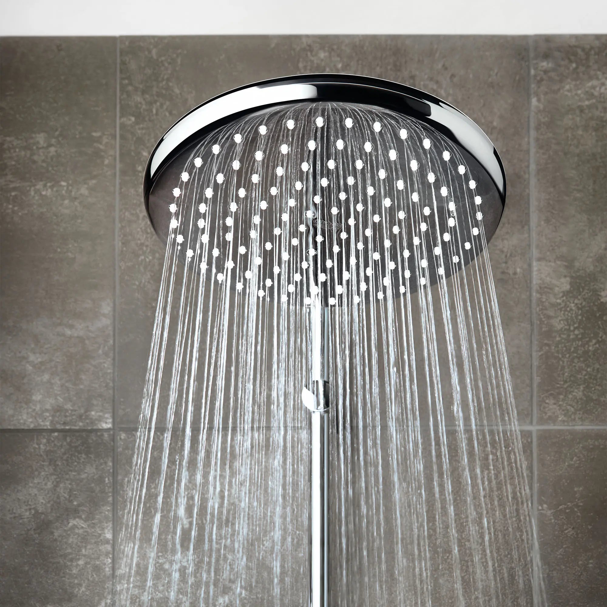 250 Rain Shower Head, 9 7?8" - 1 Spray, 1.75 GPM (6.6 L/min) // GROHE STARLIGHT CHROME // 70900_B-26715000_CDNwebp.webp