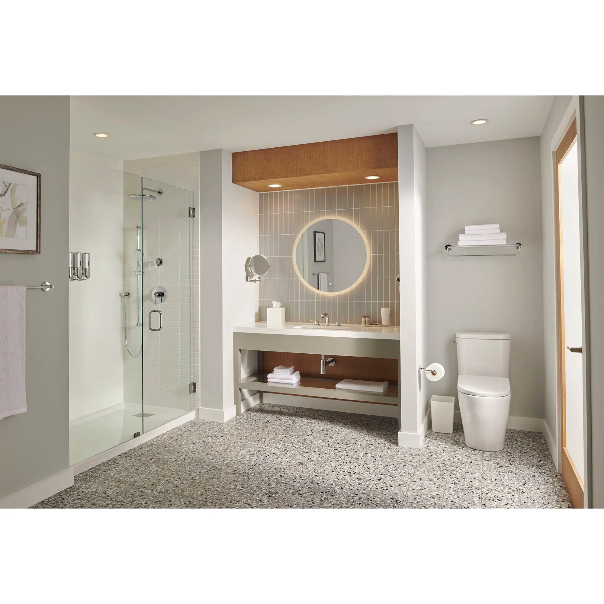 250 Rain Shower Head, 9 7?8" - 1 Spray, 1.75 GPM (6.6 L/min) // GROHE STARLIGHT CHROME // 70913_B-26715000_2757120E_28577000_20572001_39675000_40462001_CDNwebp.webp