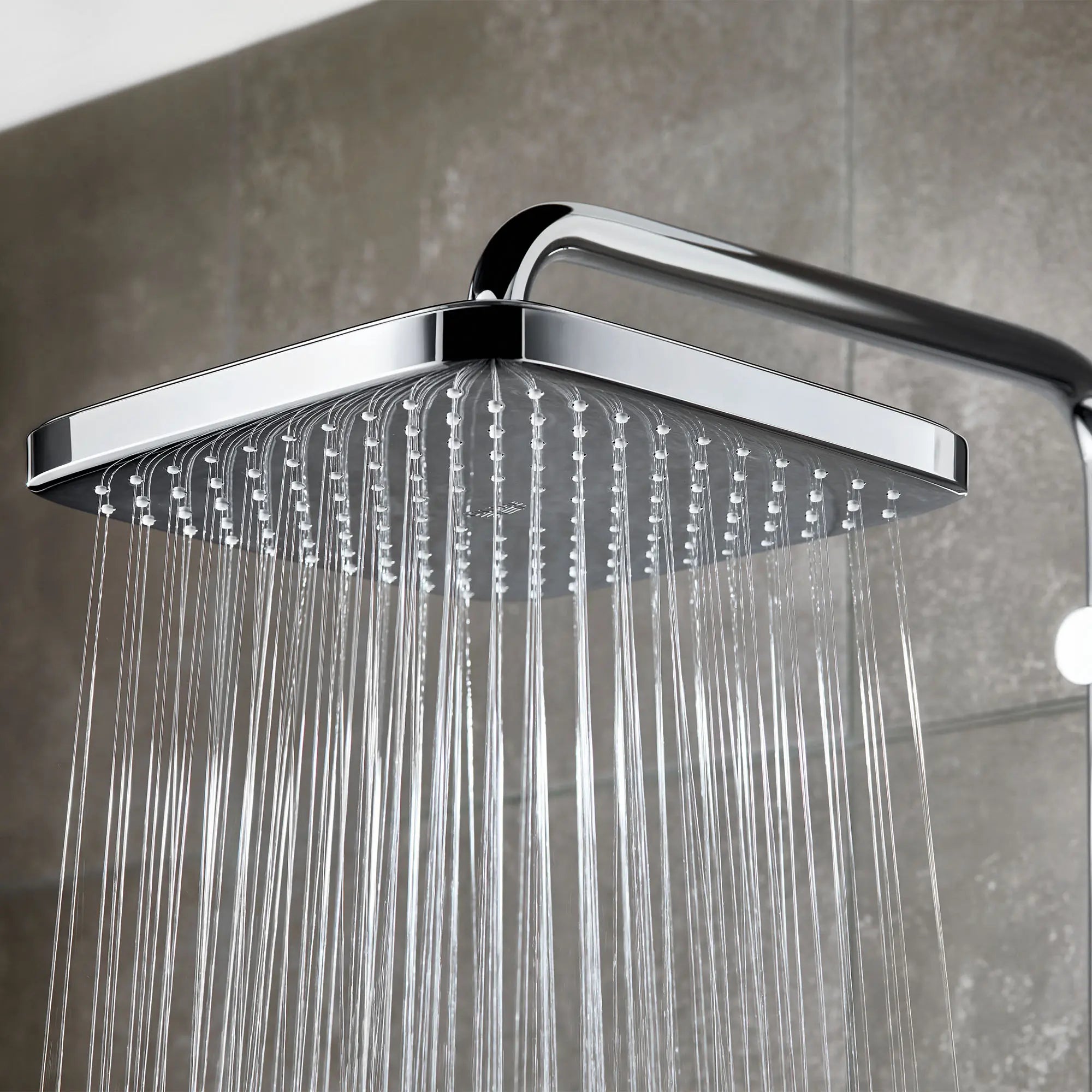 250 Rain Showerhead, 9 7?8" - 1 Spray, 1.75 GPM (6.6 L/min) // GROHE STARLIGHT CHROME // 70939_B-26718000_1_CDNwebp.webp