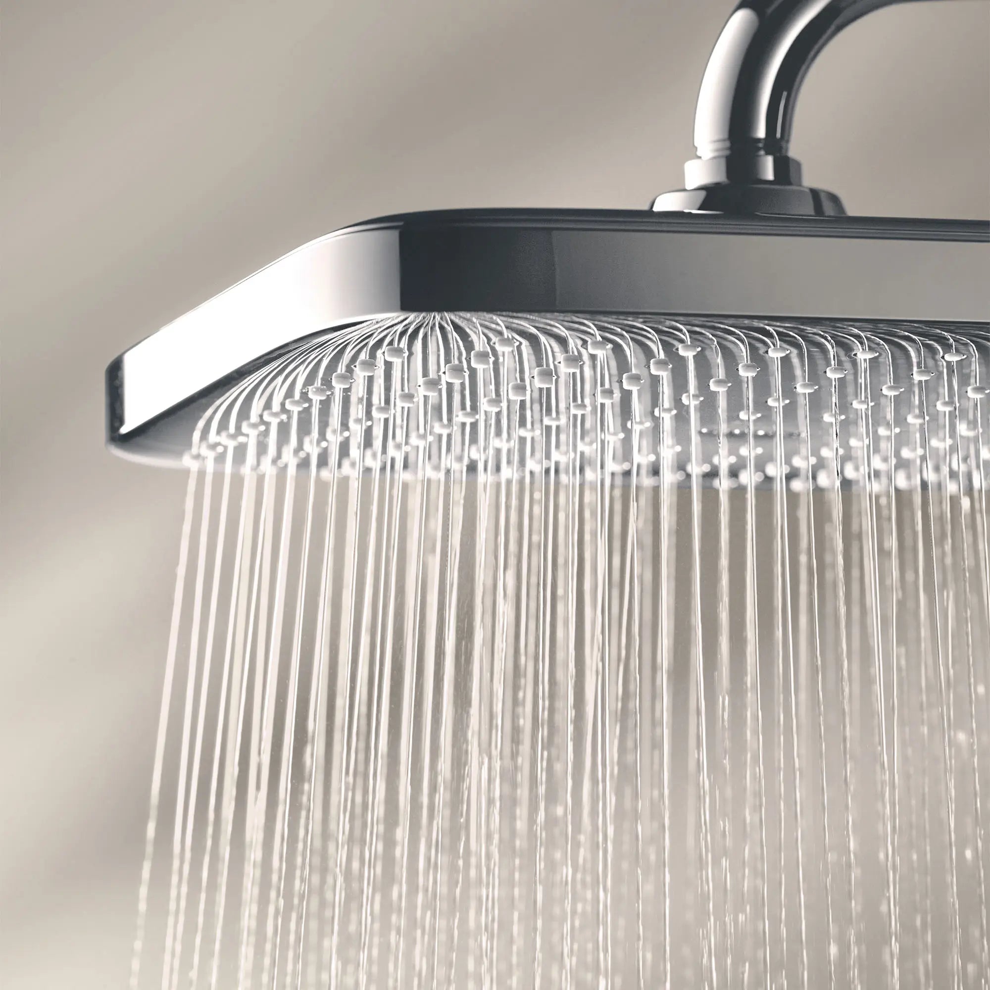 250 Rain Showerhead, 9 7?8" - 1 Spray, 1.75 GPM (6.6 L/min) // GROHE STARLIGHT CHROME // 70951_B-26718000_7_CDNwebp.webp