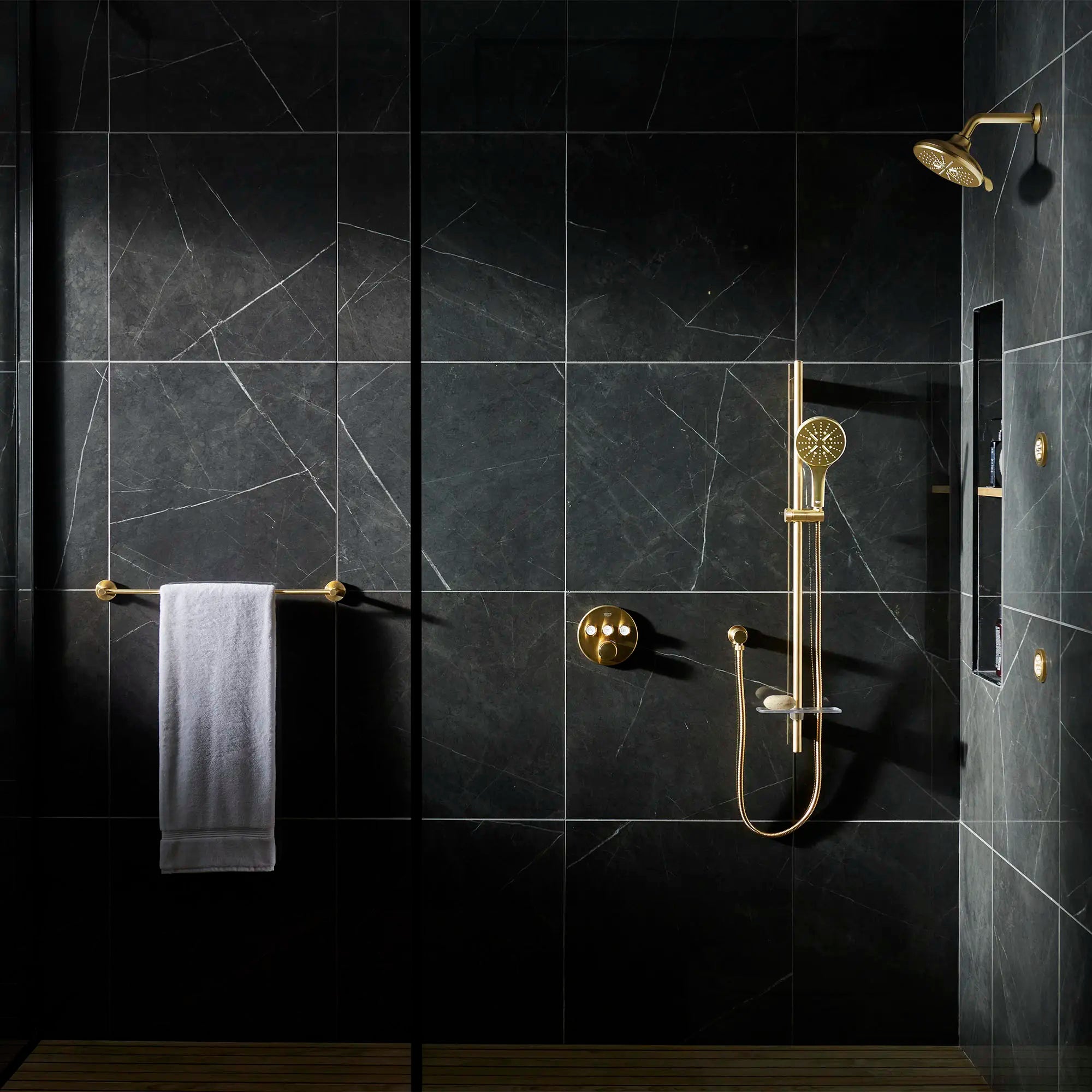 32" Towel Bar // BRUSHED COOL SUNRISE // 71080_B-26789GN0_27412GN0_26603GN0_26545GN0_29138GN0_26744GN0_40386GN1_CDNwebp.webp