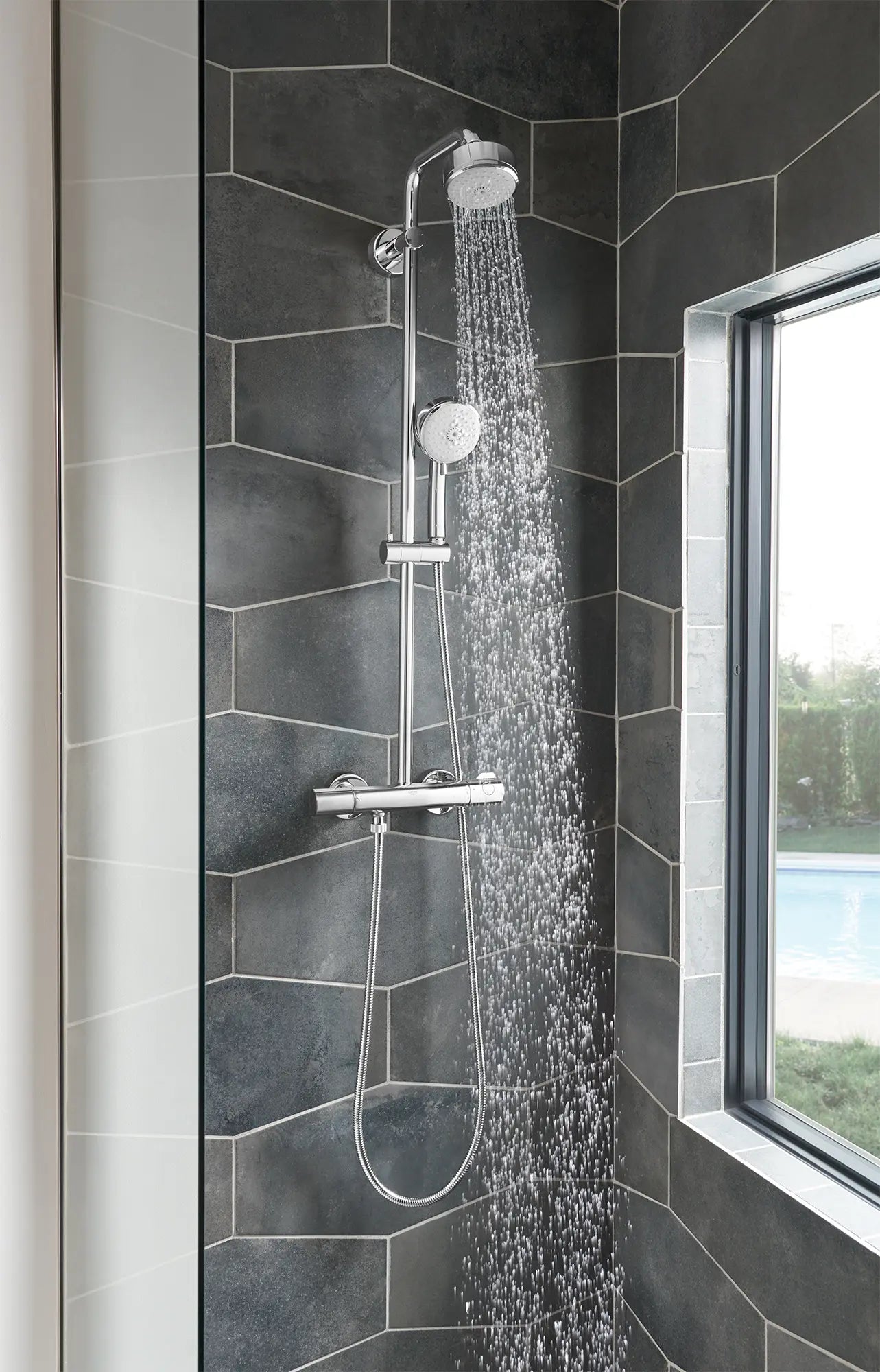 100 Shower Head, 4" - 4 Sprays, 2.5 gpm // GROHE STARLIGHT CHROME // 71228_B-27591001_26043001_27575002_1_CDNwebp.webp