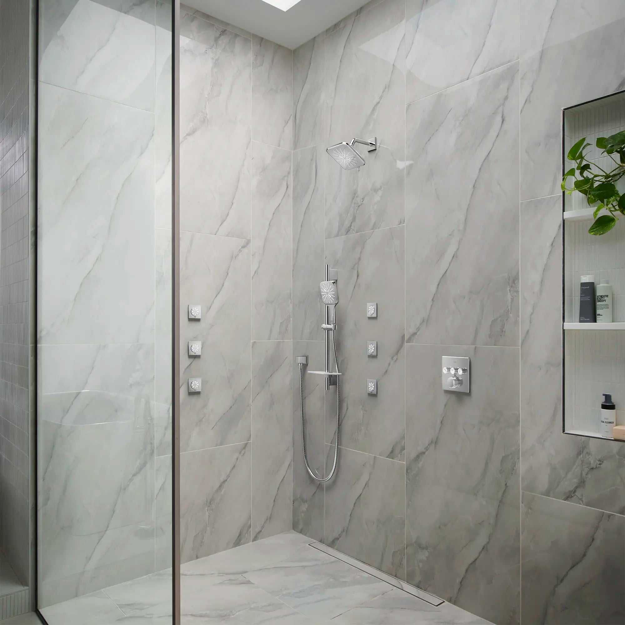 Shower Head, 6-1/2" - 3 Sprays, 1.75 GPM (6.6 L/min) // GROHE STARLIGHT CHROME // 71433_B-29142000_26585000_26745000_26797000_26633000_26634000_CDNwebp.webp