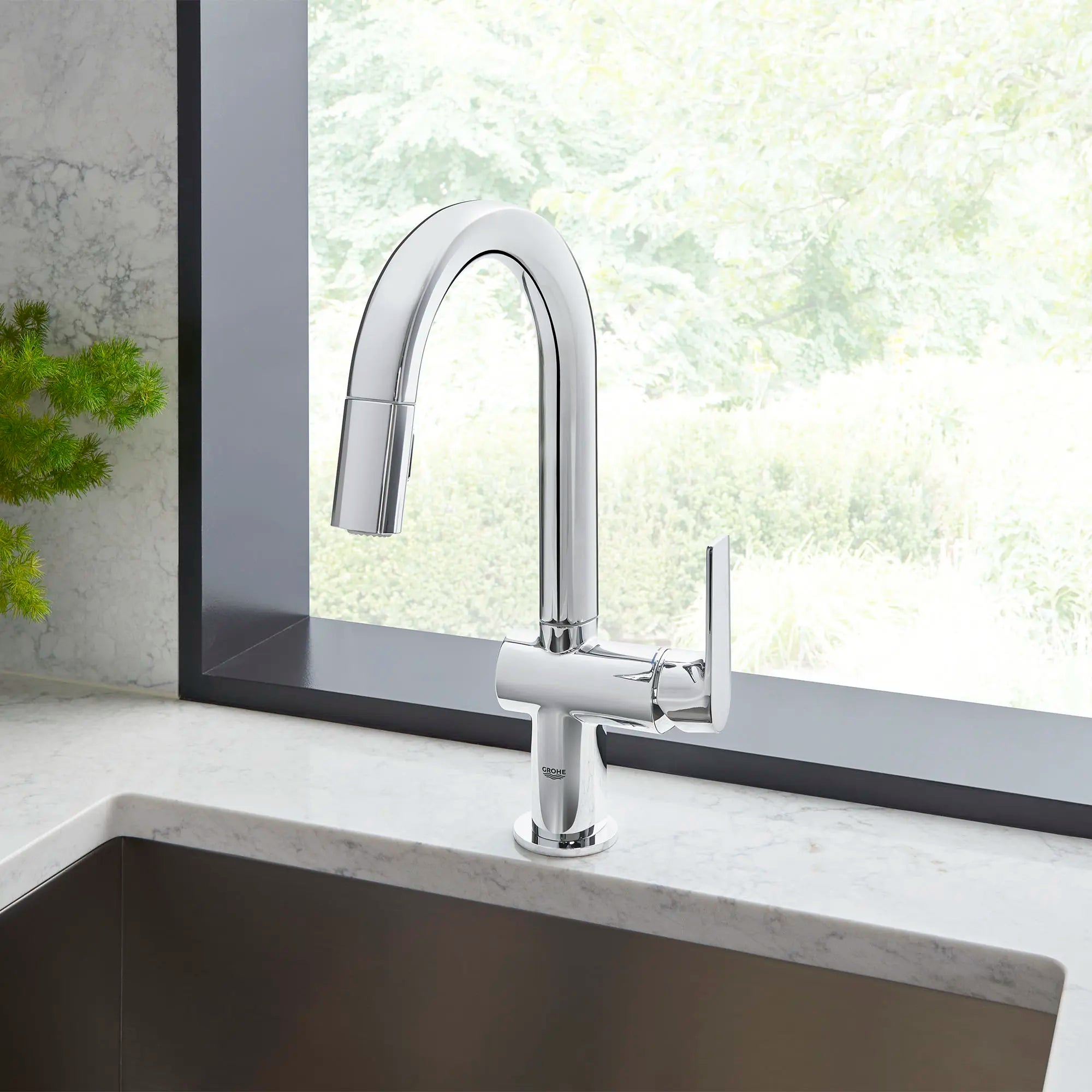 Single-Handle Pull Down Kitchen Faucet Dual Spray 1.75 GPM (6.6 L/min) // GROHE STARLIGHT CHROME // 71788_B-30377000_CDNwebp.webp