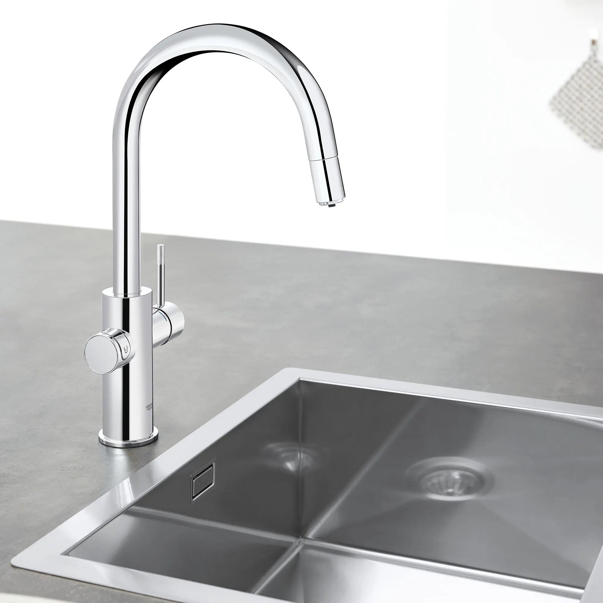 GROHE Blue Single-Handle Pull Down Kitchen Faucet Single Spray 1.75 GPM (6.6 L/min) with Chilled & Sparkling Water // GROHE STARLIGHT CHROME // 71859_B-31251002_3_CDNwebp.webp