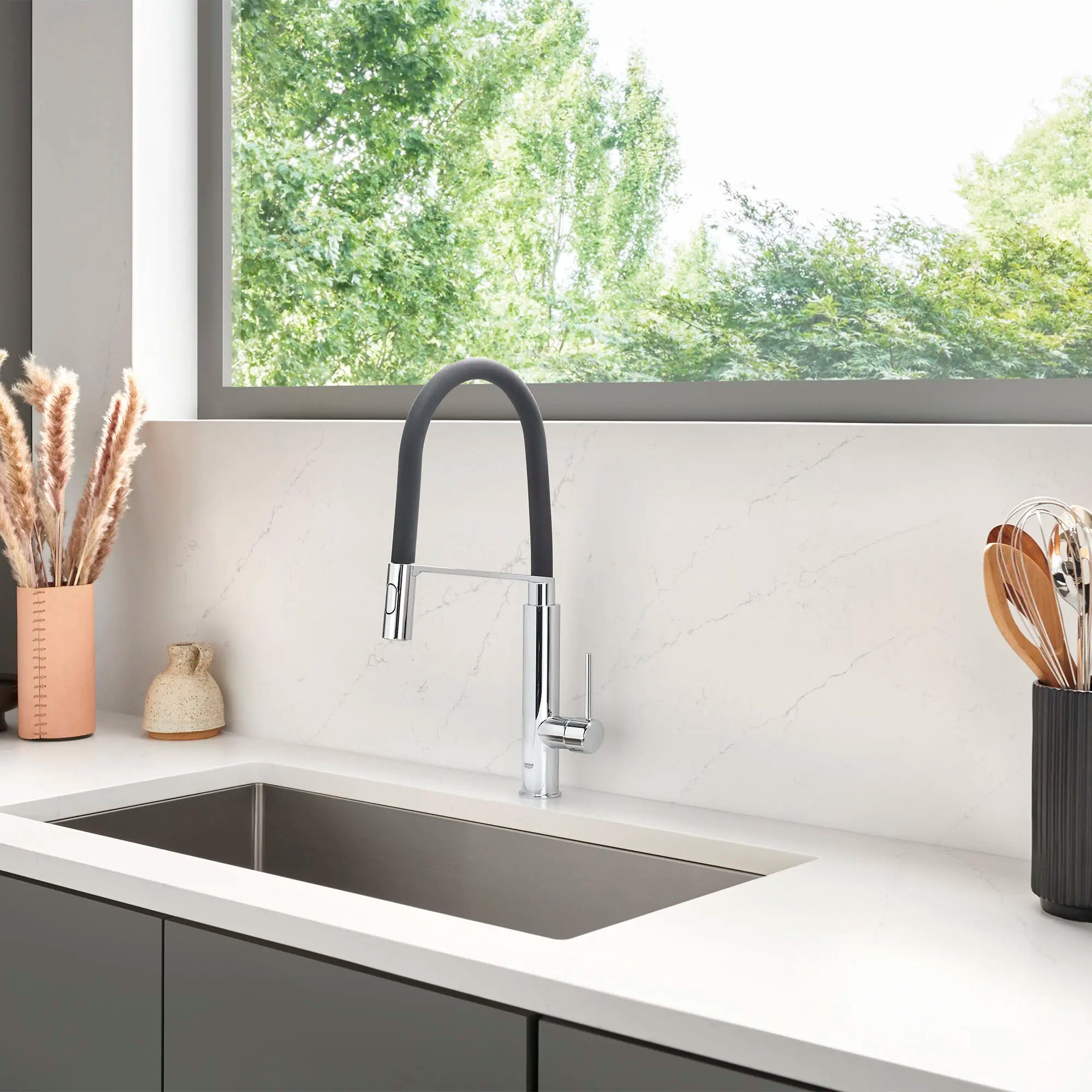 Single-Handle Semi-Pro Dual Spray Kitchen Faucet 6.6 L/min (1.75 gpm) // GROHE STARLIGHT CHROME // 71972_B-31492000_2_CDNwebp.webp