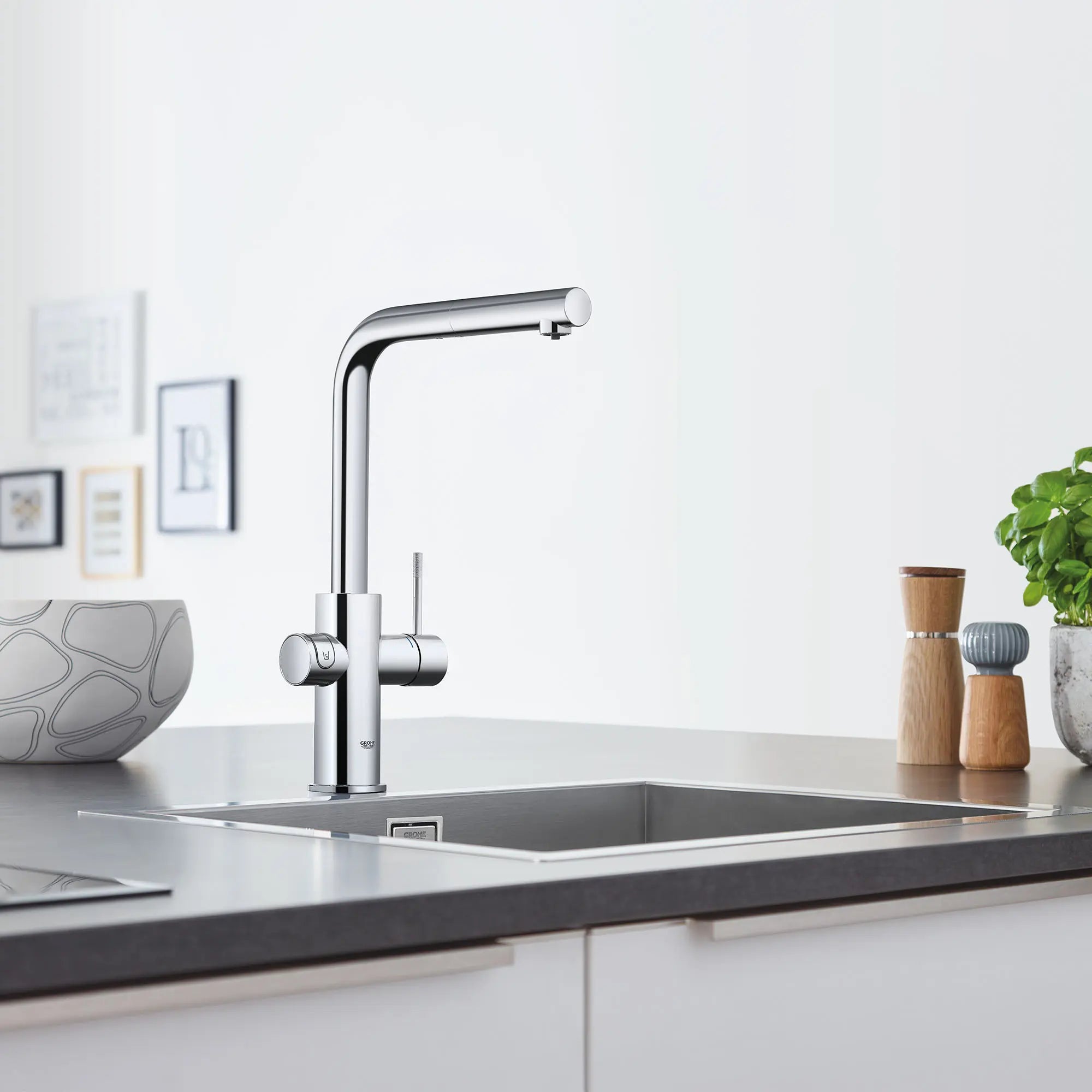 GROHE Blue Single-Handle Pull-Out Kitchen Faucet Single Spray 1.75 GPM (6.6 L/min) with Chilled & Sparkling Water // GROHE STARLIGHT CHROME // 72037_B-31608002_10_CDNwebp.webp