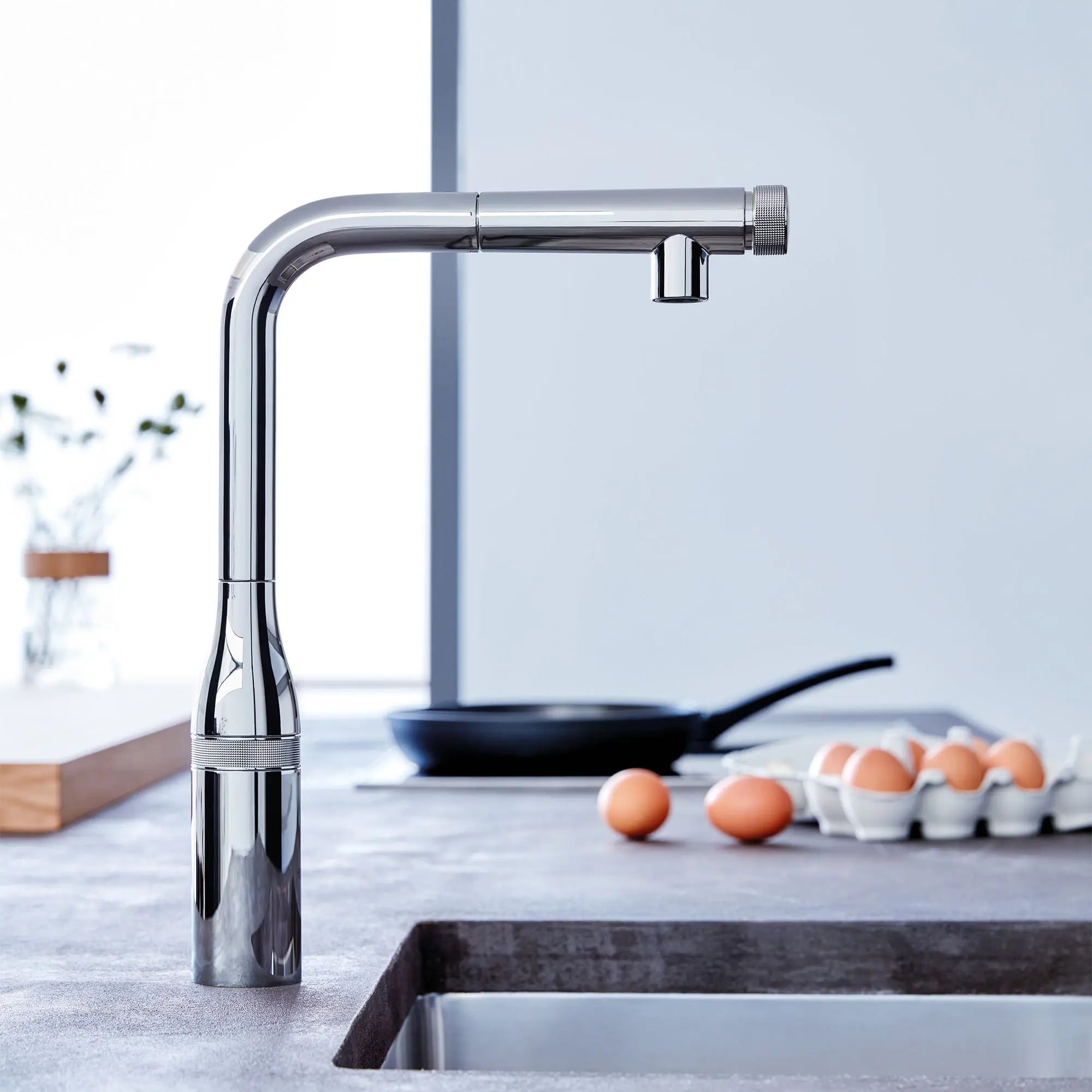 SmartControl Pull-Out Single Spray Kitchen Faucet 6.6 L/min (1.75 gpm) // GROHE STARLIGHT CHROME // 72080_B-31616000_1_CDNwebp.webp