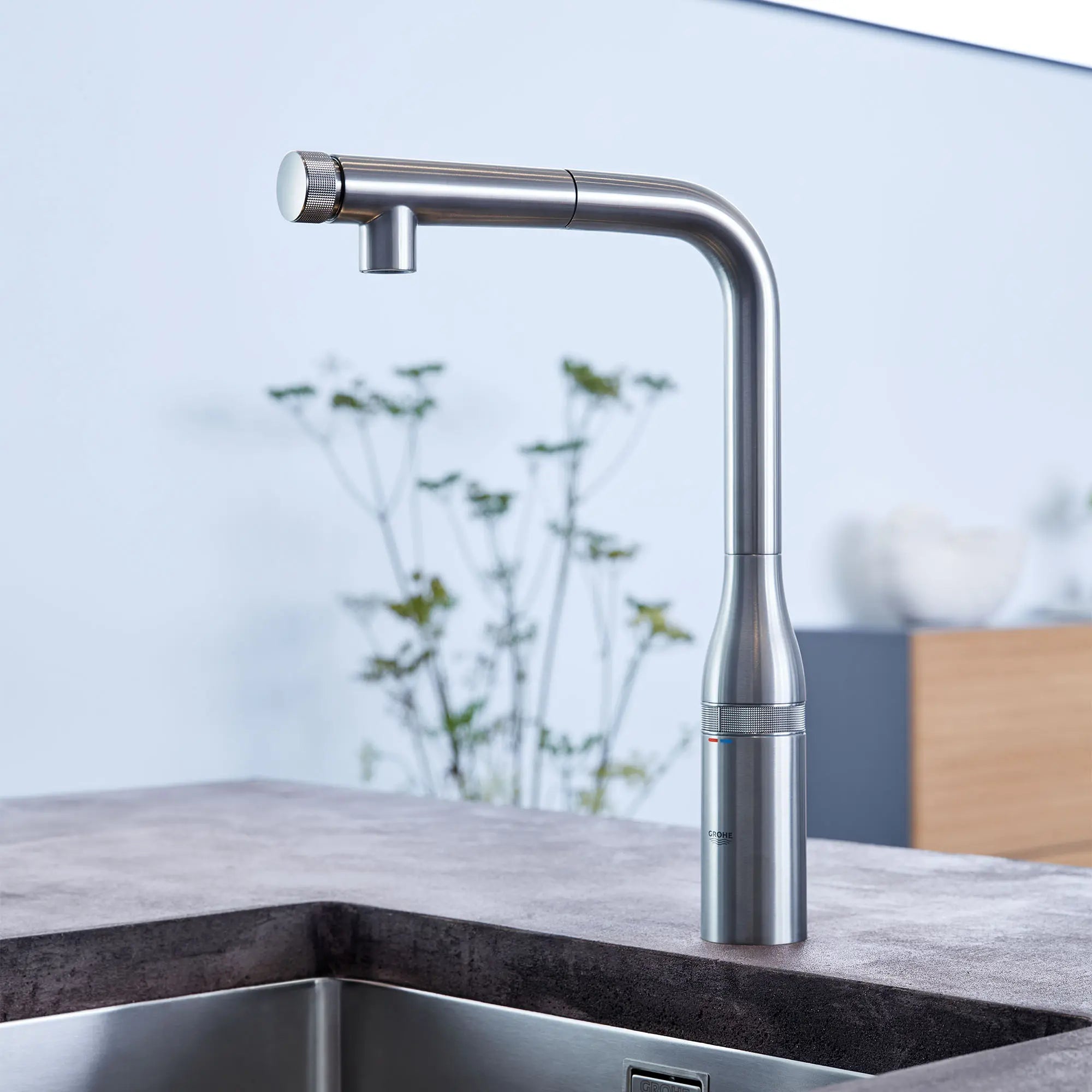 SmartControl Pull-Out Single Spray Kitchen Faucet 6.6 L/min (1.75 gpm) // SUPERSTEEL INFINITYFINISH // 72083_B-31616DC0_CDNwebp.webp