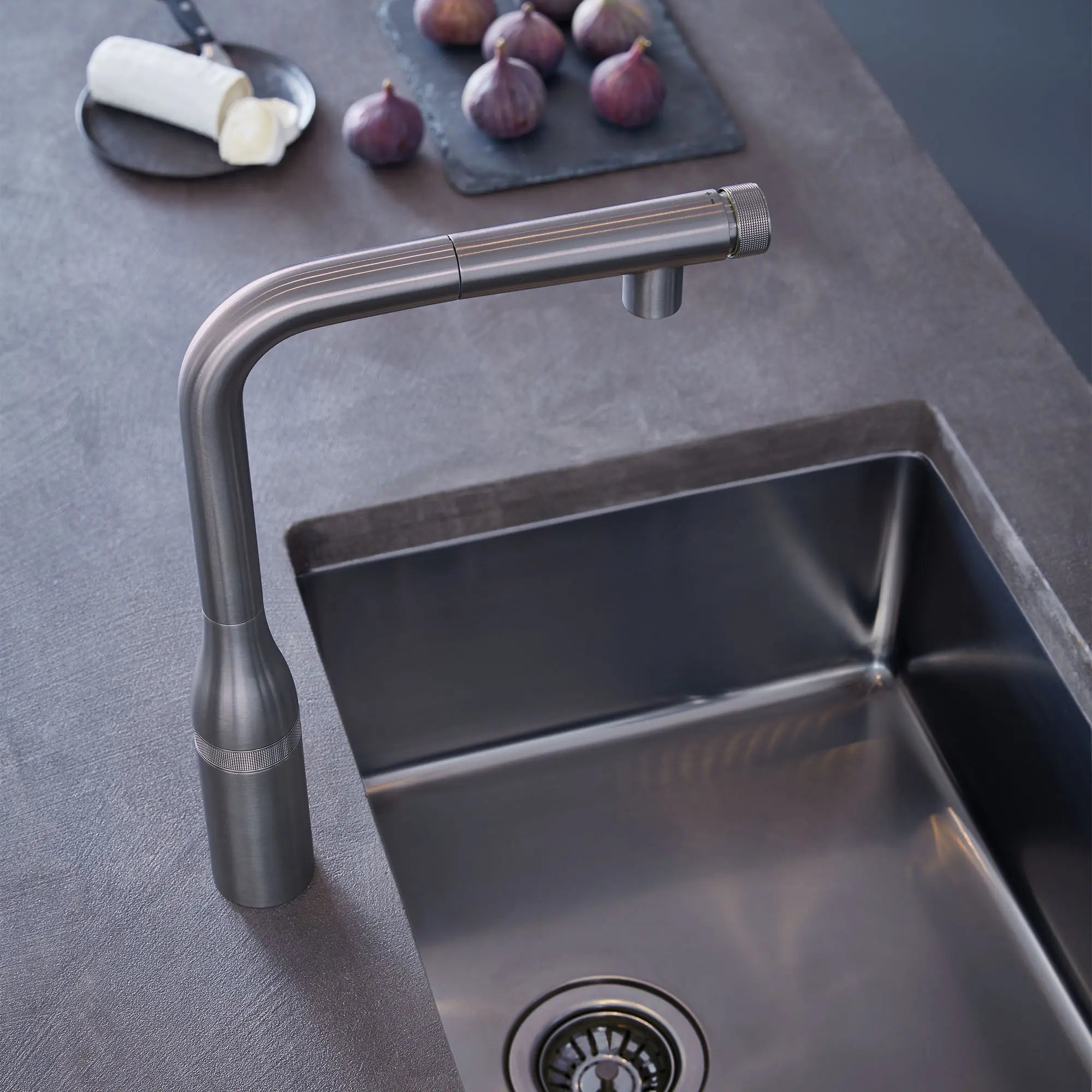 SmartControl Pull-Out Single Spray Kitchen Faucet 6.6 L/min (1.75 gpm) // SUPERSTEEL INFINITYFINISH // 72086_B-31616DC0_2_CDNwebp.webp