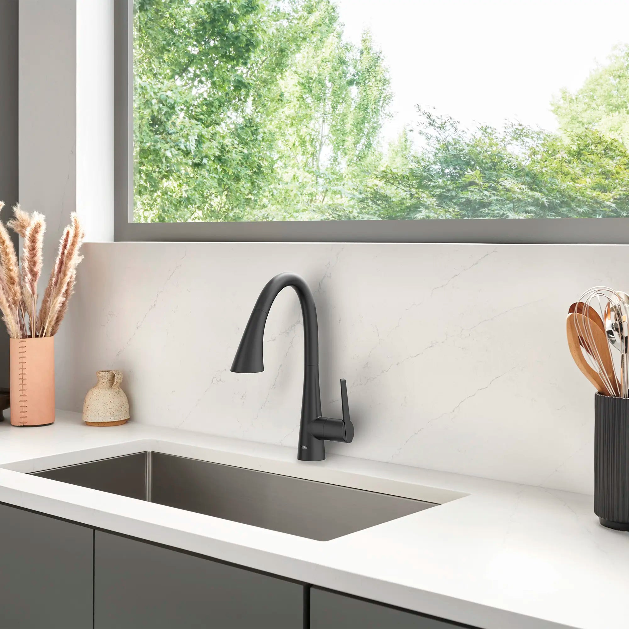 GROHE Zedra Single-Handle Pull Down Kitchen Faucet Triple Spray 1.75 GPM (6.6 L/min) // MATTE BLACK // 72137_B-322982433_CDNwebp.webp