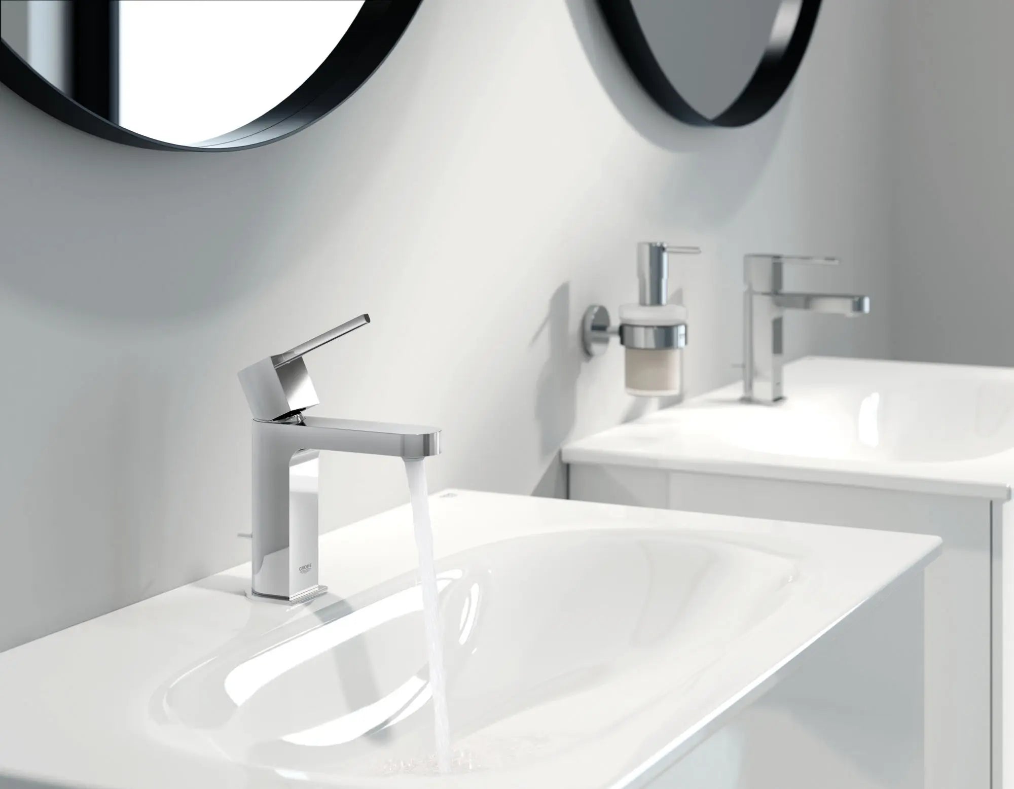 Single Hole Single-Handle S-Size Bathroom Faucet, 1.2 GPM (4.5 L/min) // GROHE STARLIGHT CHROME // 72199_B-33170003_CDNwebp.webp