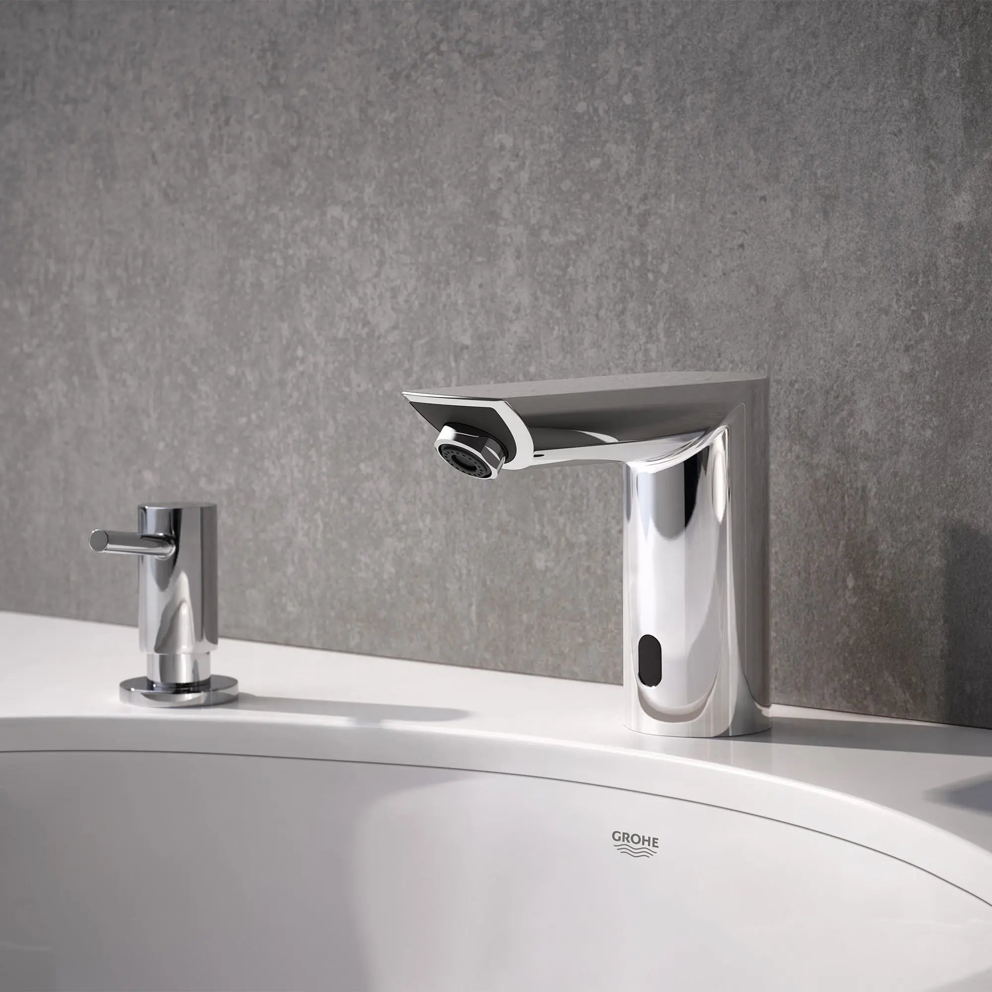 E Touchless Electronic Faucet Less Mixing, Battery-Powered // GROHE STARLIGHT CHROME // 72351_B-36468000_CDNwebp.webp