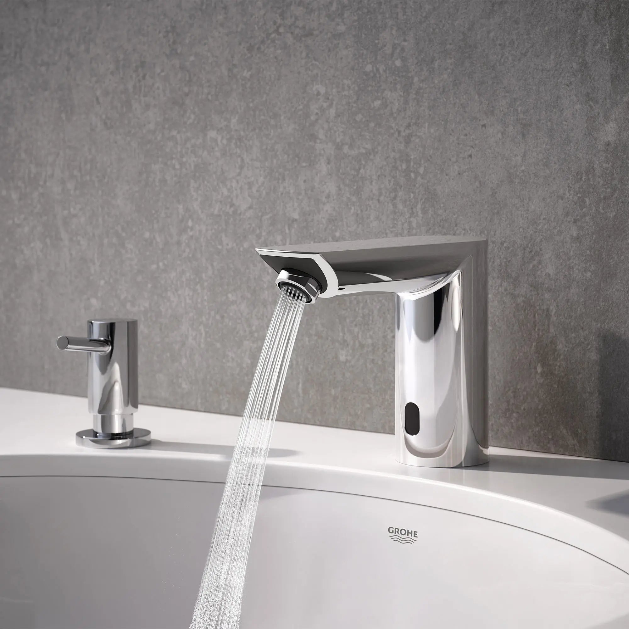 E Touchless Electronic Faucet Less Mixing, Battery-Powered // GROHE STARLIGHT CHROME // 72354_B-36468000_2_CDNwebp.webp