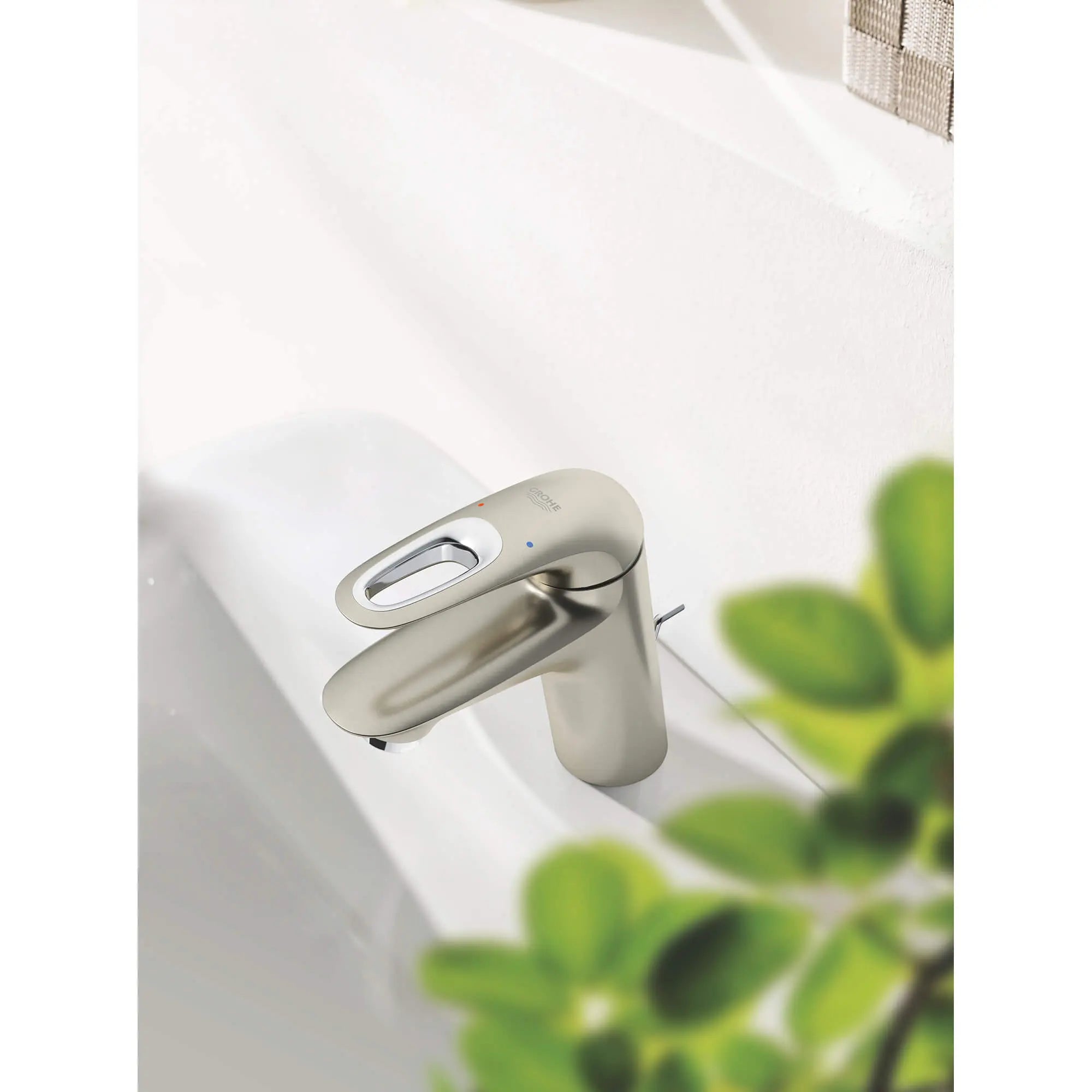 Single Hole Single-Handle S-Size Bathroom Faucet 1.2 GPM // BRUSHED NICKEL INFINITYFINISH // 846_23577en3-single-handle-bathroom-faucet-s-size-enviro-3_0_CDNwebp.webp