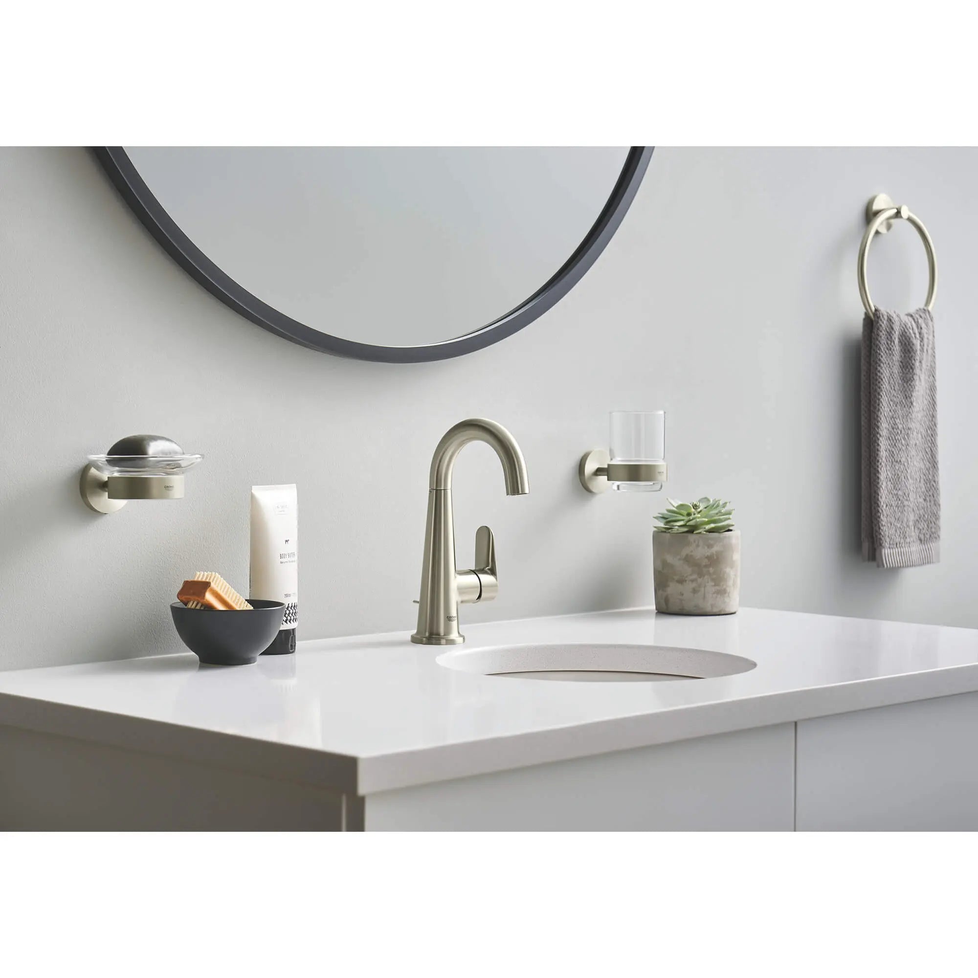 Veletto Single-Handle 4" Centerset Bathroom Faucet, 1.2 GPM (4.5 L/min) // BRUSHED NICKEL INFINITYFINISH // 893_23837en0-single-handle-4-inch-centerset-bathroom-faucet-enviro-7_0_CDNwebp.webp