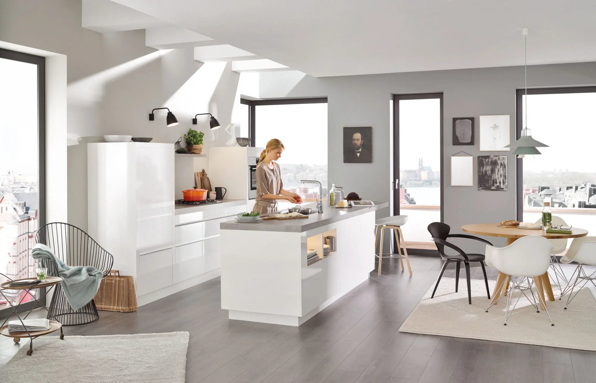 Essence Single-Handle Pull-Out Kitchen Faucet Dual Spray 1.75 GPM (6.6 L/min) // GROHE STARLIGHT CHROME // 99950_L-30271000_CDNwebp.webp